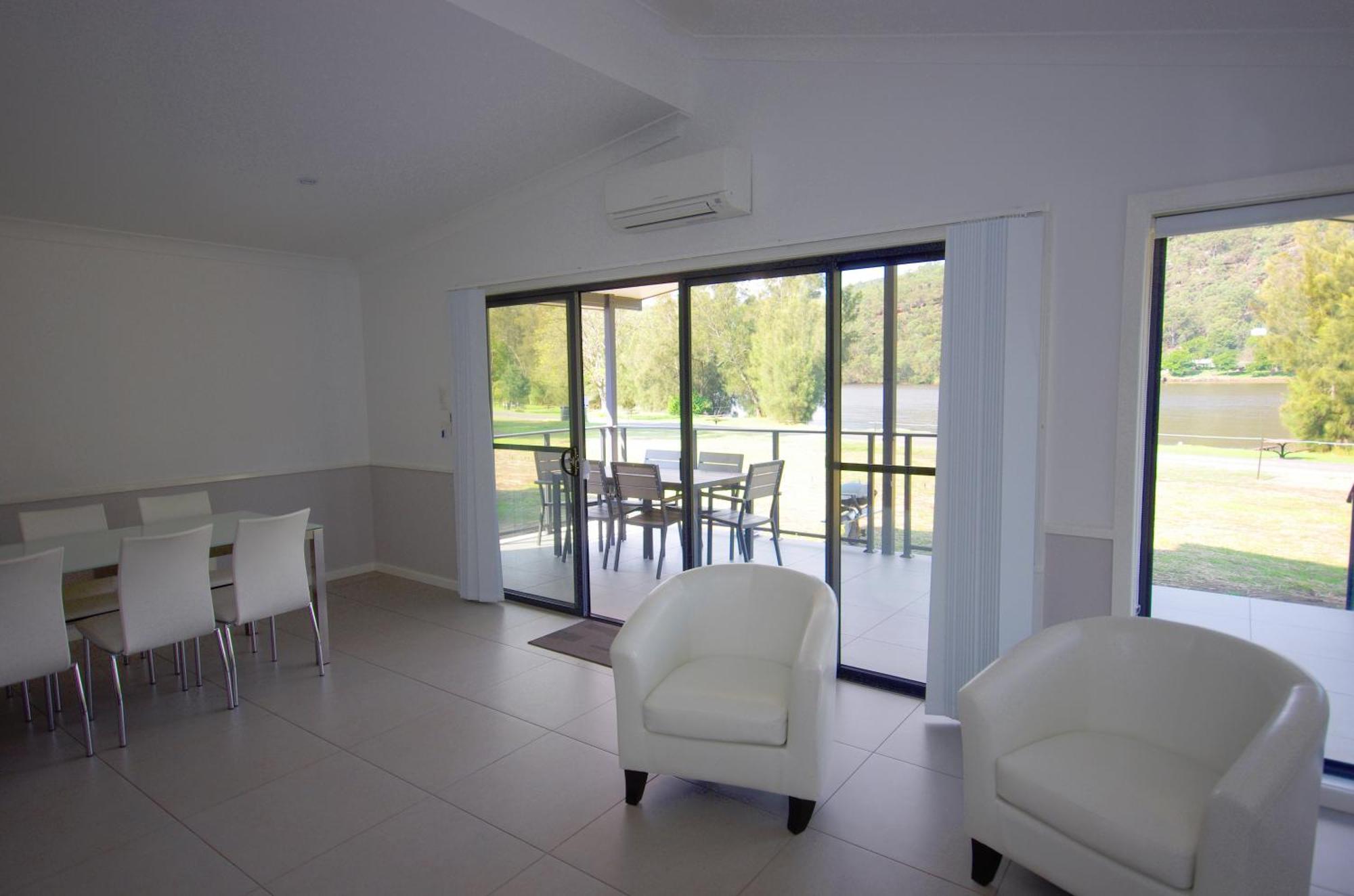 Del Rio Riverside Resort Wisemans Ferry Room photo