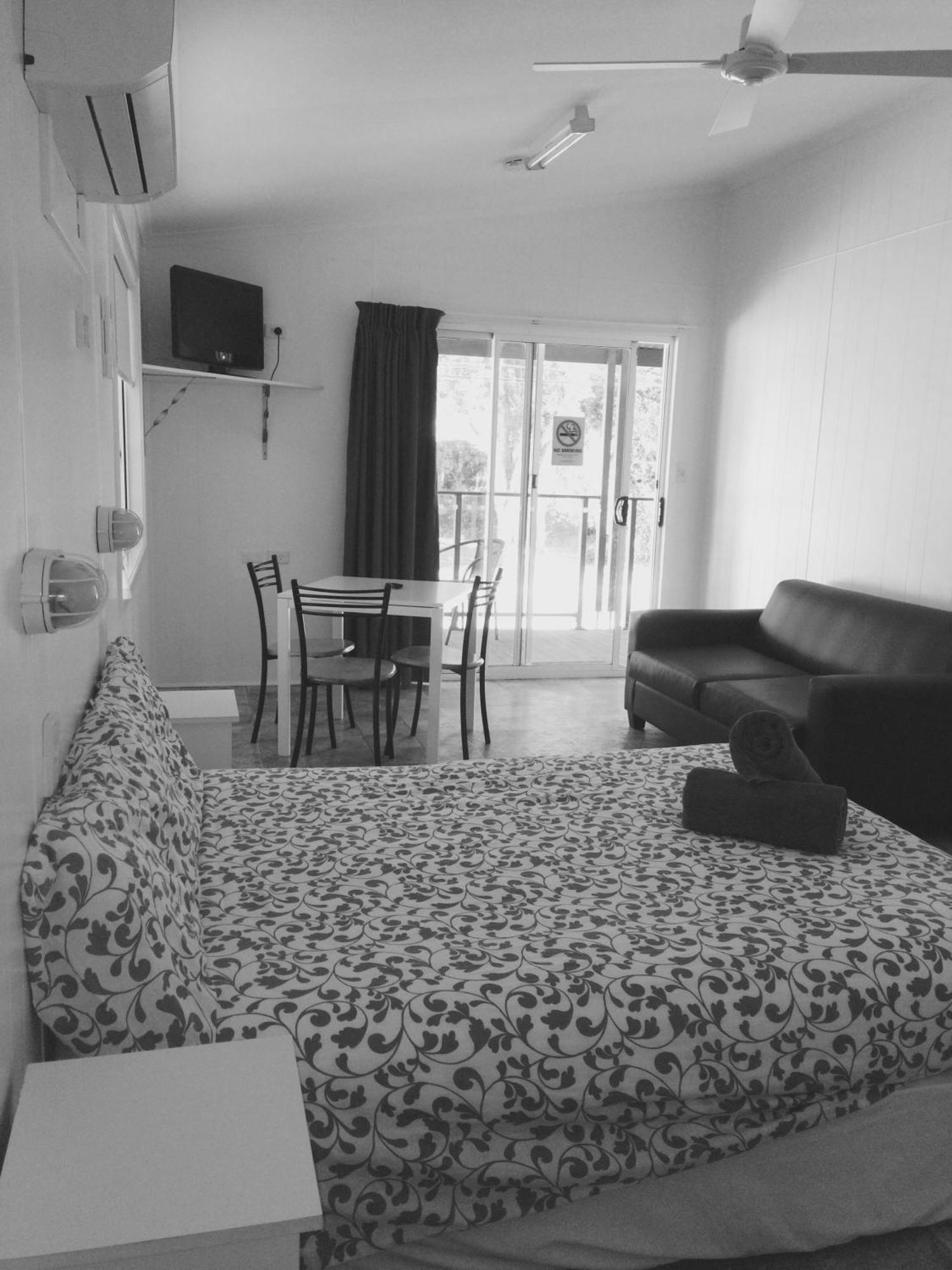 Del Rio Riverside Resort Wisemans Ferry Room photo